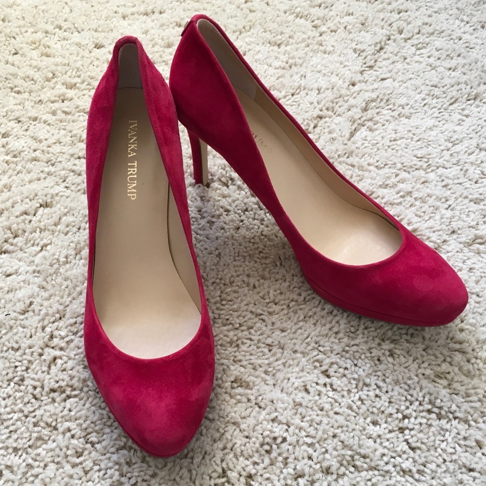 👠  Red suede Pumps 👠